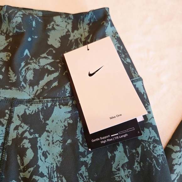 Nike Pants - Nike Women Dri-FIT One High Waisted 7/8 Printed Legging VINTAGE GREEN XS